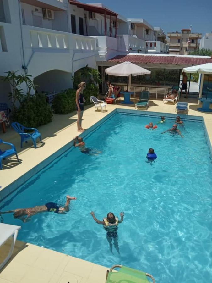 Villas Irene 8 Family Apartments Goúrnes Esterno foto